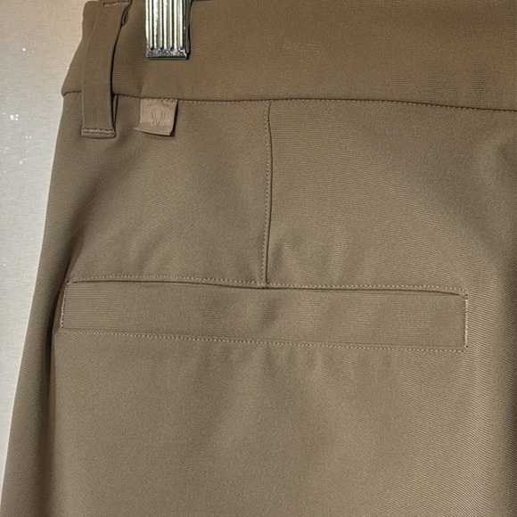 Lululemon Commission slim pants. Cropped trench color. Waist 32 - Picture 6 of 11